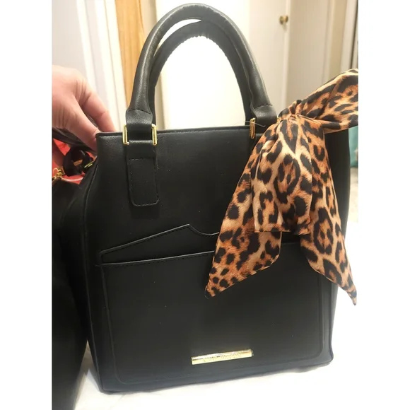 🆕️ NWT! Steve Madden Black Purse with Leopard Scarf & Matching Makeup Bag - Picture 5 of 14